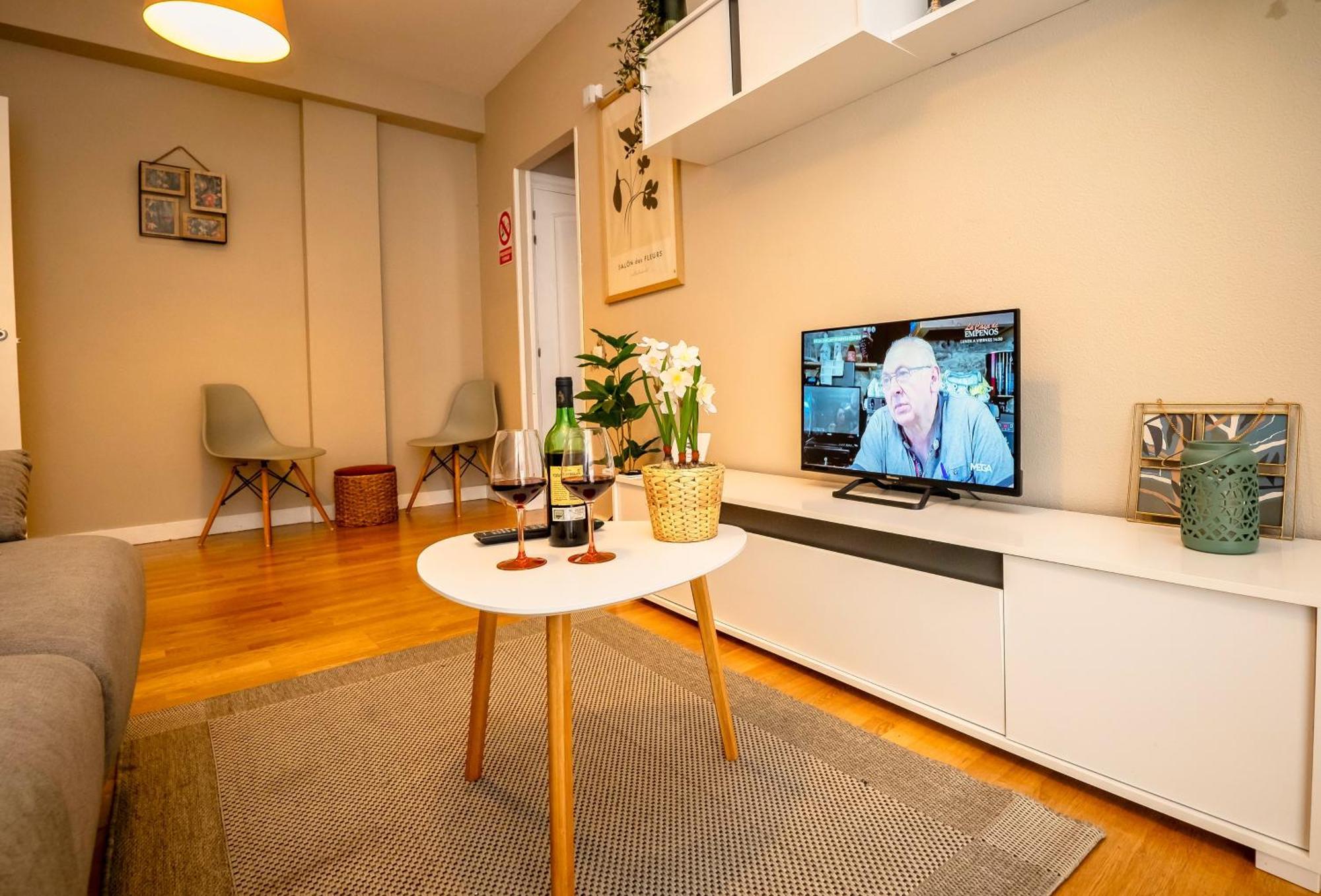 Appartement Santiago Tower Aire Ac Casco Antiguo By *